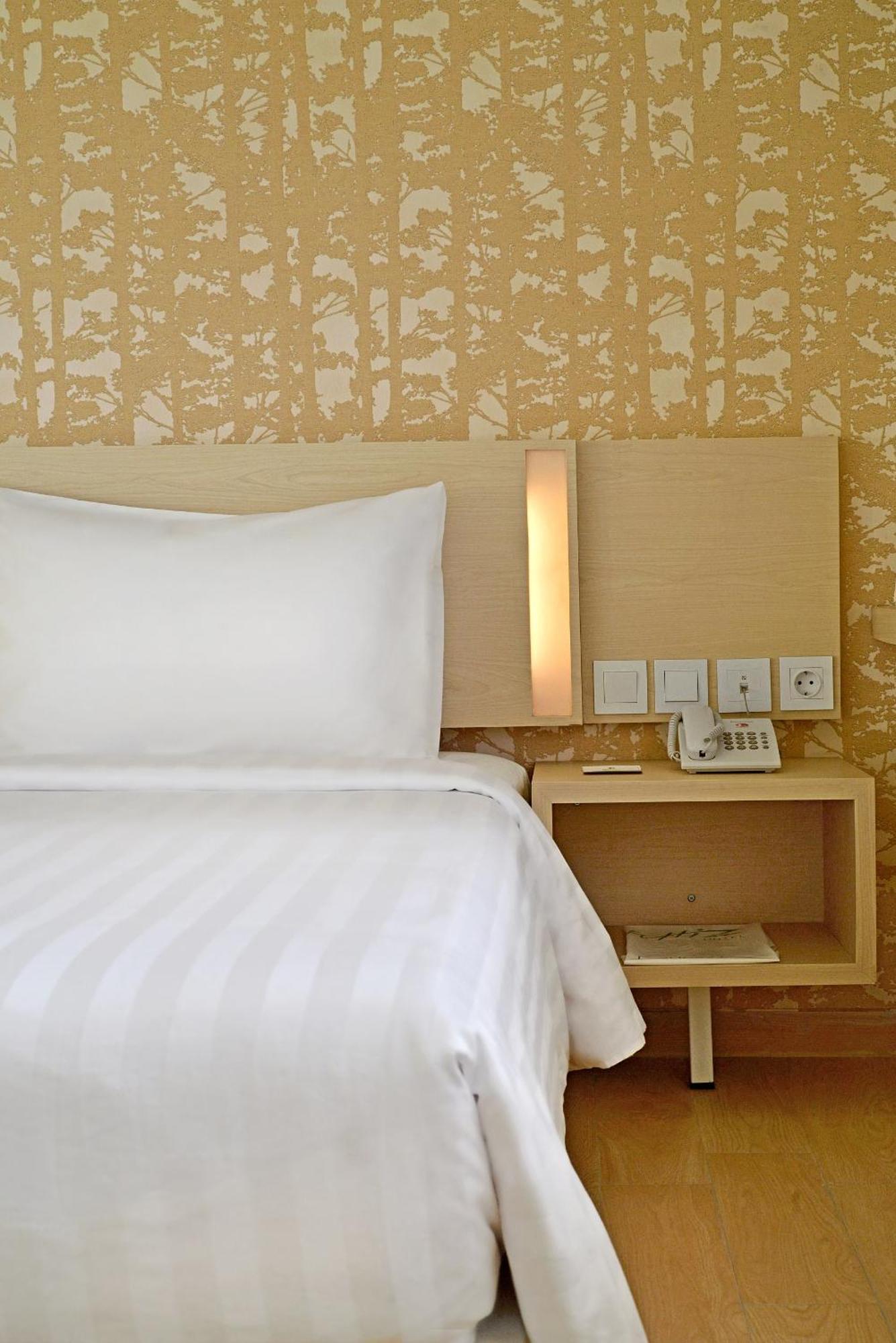 Whiz Prime Hotel Sudirman Кілакеп Екстер'єр фото